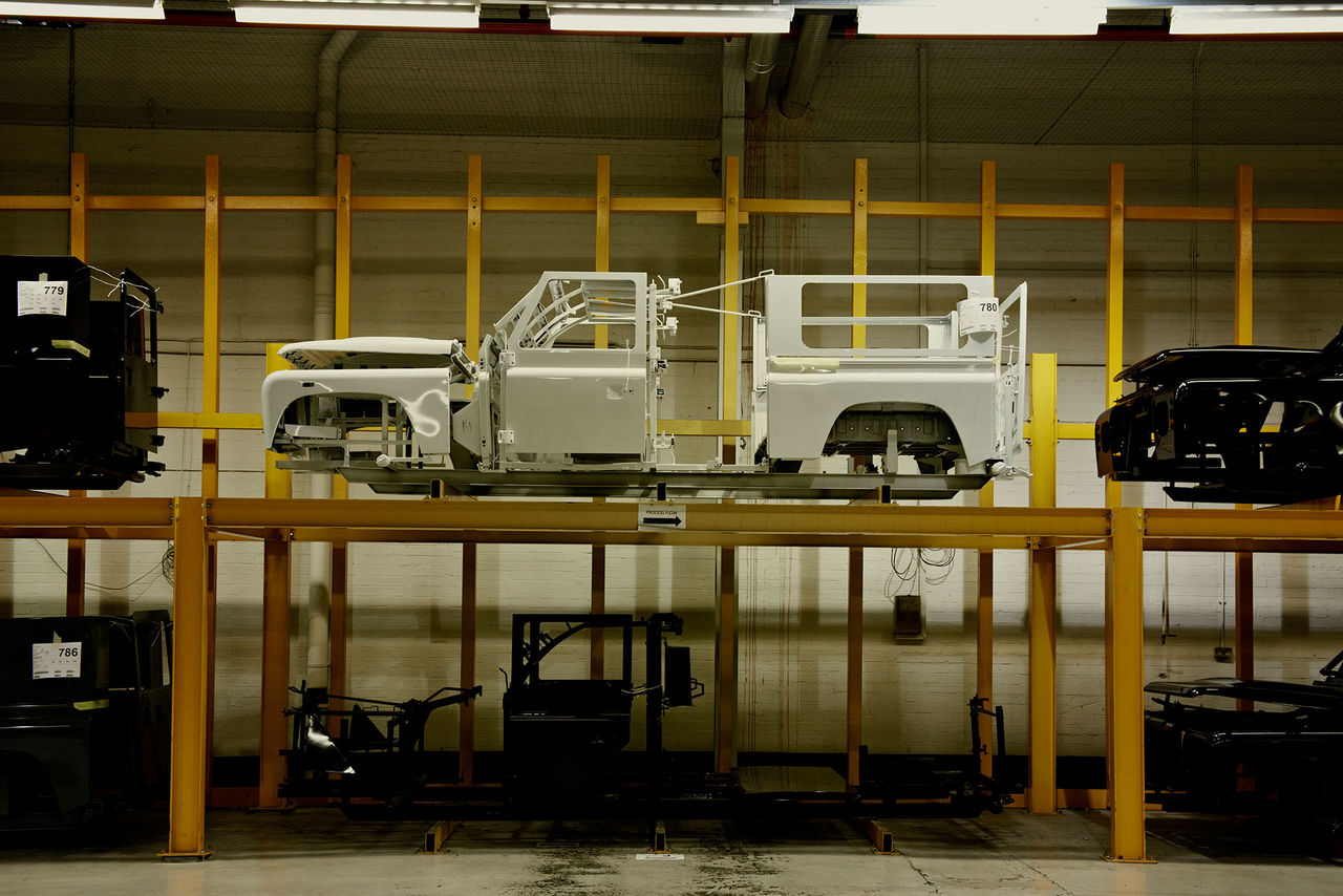 En titt i Defender-fabriken