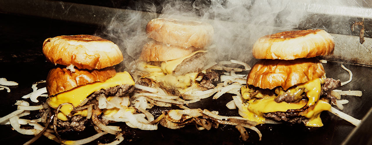 Hajpade Flippin' Burgers börjar servera mat på gatan