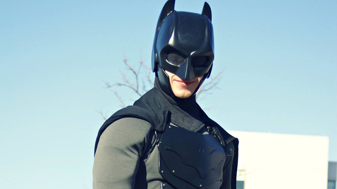 Designstudent bygger fungerande Batsuit