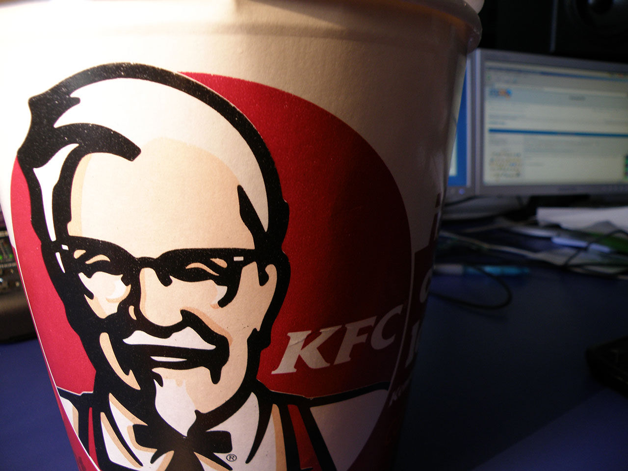 KFC börjar snart med ätbara muggar