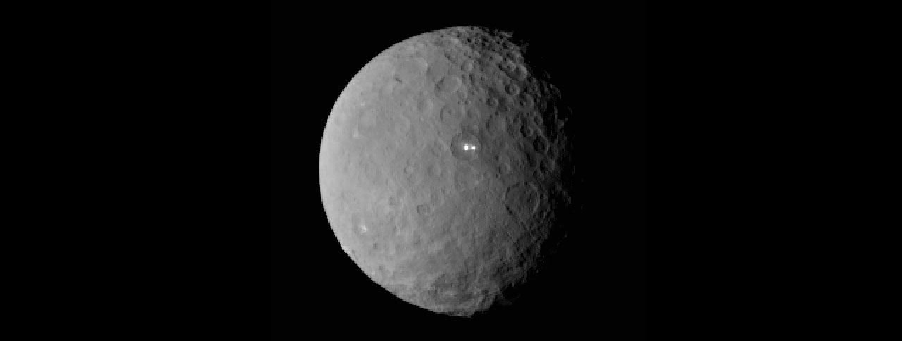 Vad är de vita fläckarna på dvärgplaneten Ceres?