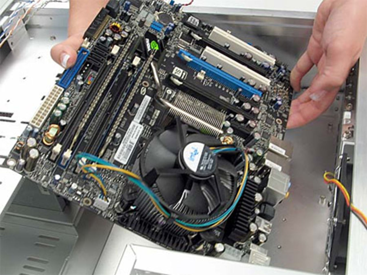 Så bygger du ihop datorn