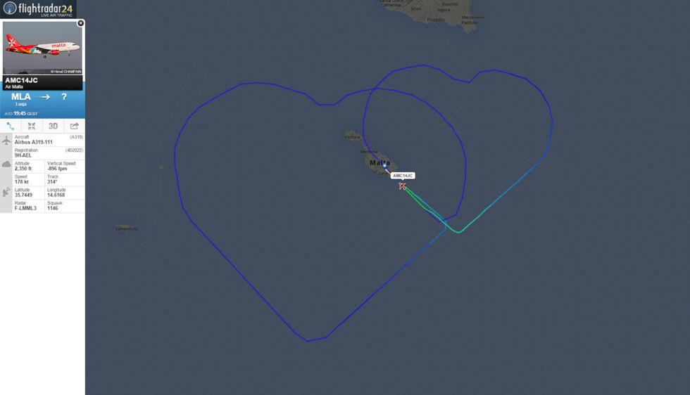Romantiskt i luften när pilot och flygvärdinna gifte sig