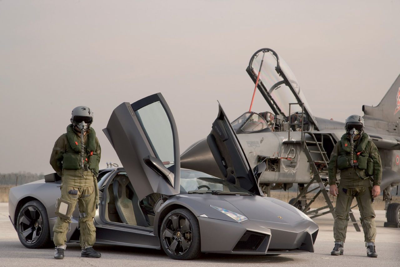 Lamborghini Reventon vs. Tornado