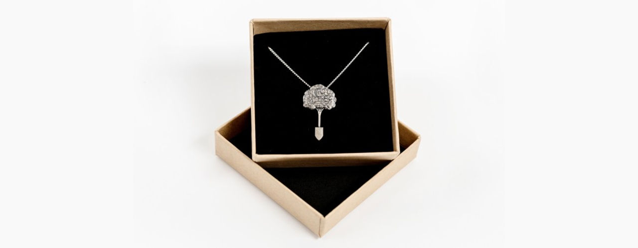 Lasse Åberg designar smycke för Vi-Skogen