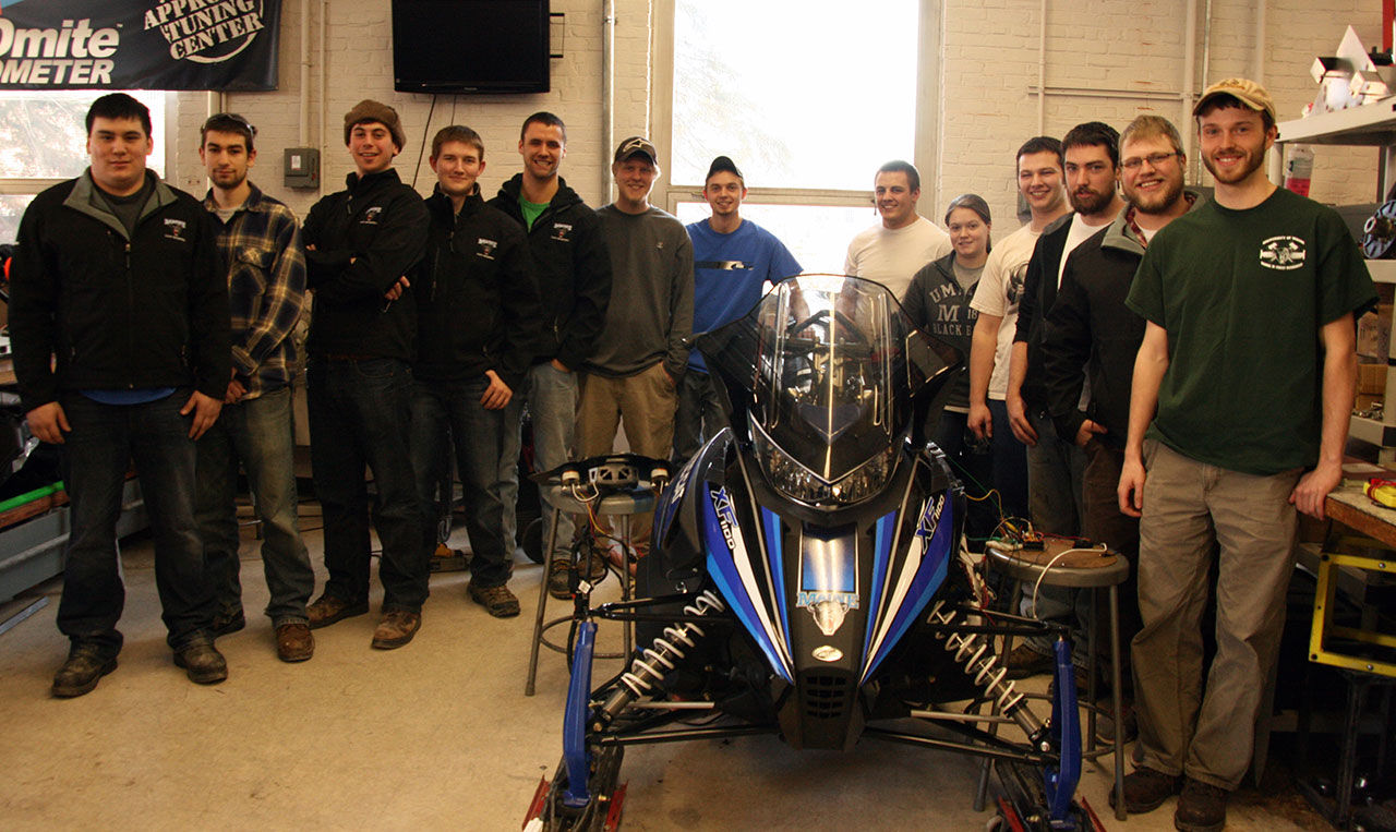 Snöskoter som går på naturgas