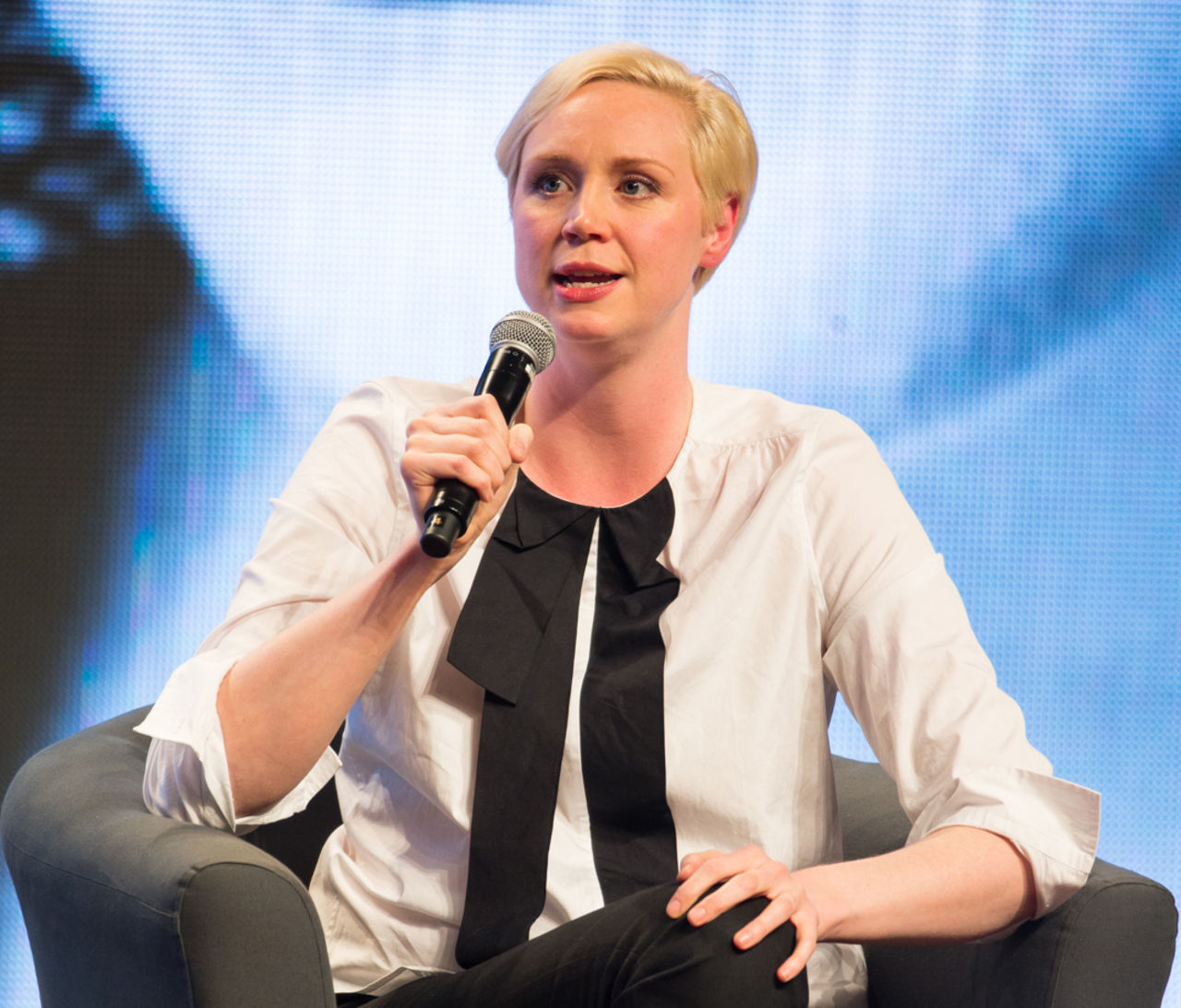 Gwendoline Christie spelar rollen som Chrometrooper