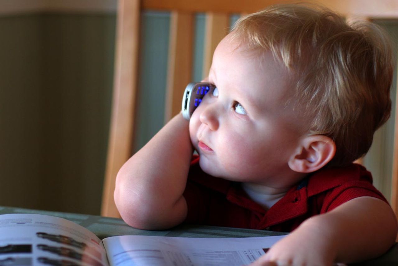 Brittisk studie visar högre betyg efter mobilförbud i skolor