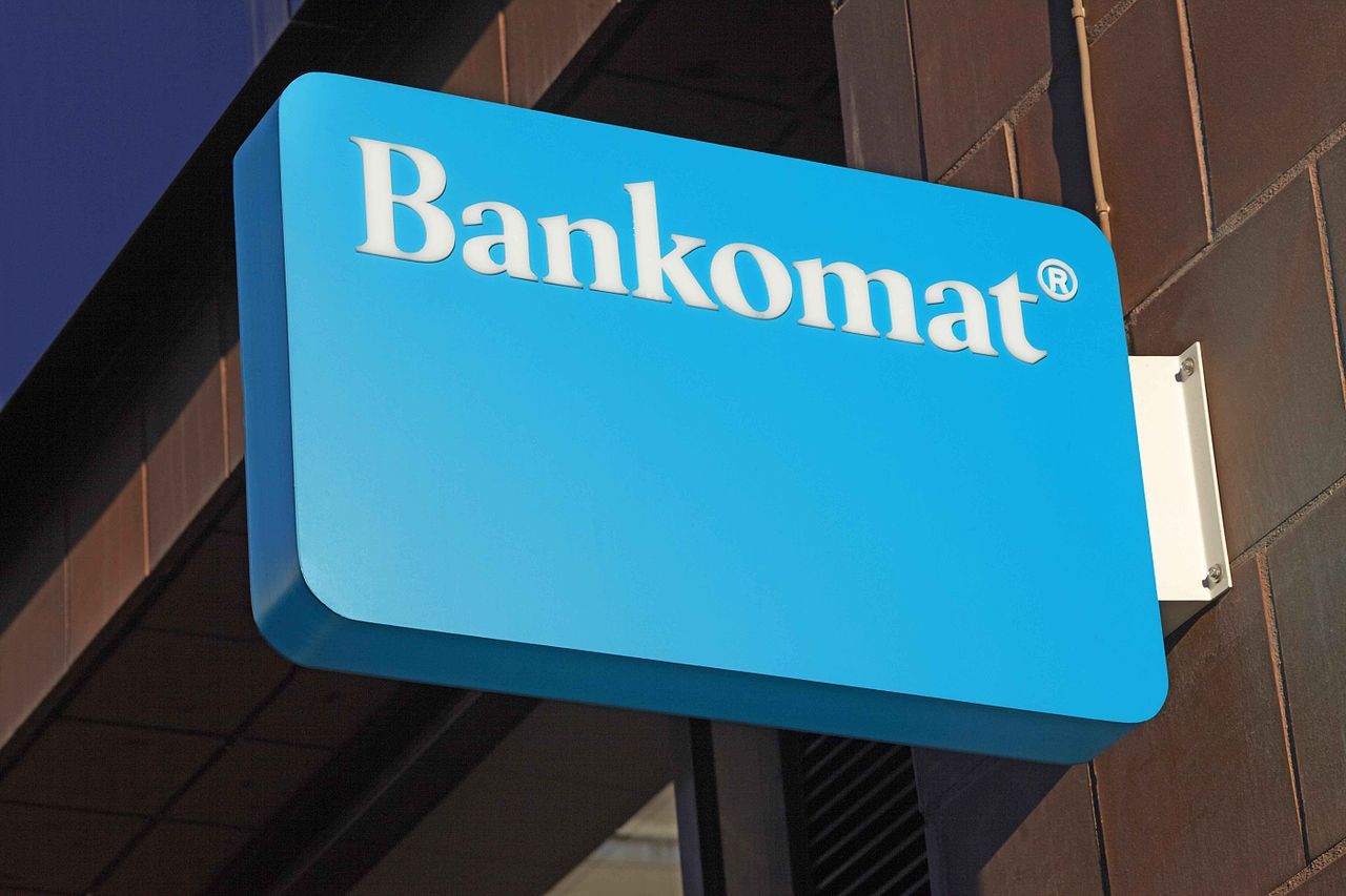 Bank utanför Borås delade ut pengar till bankomatanvändare