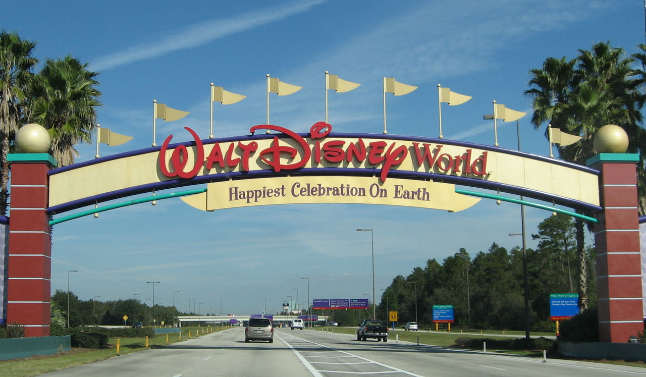 Disney sparkar anställda och ersätter dem med immigranter