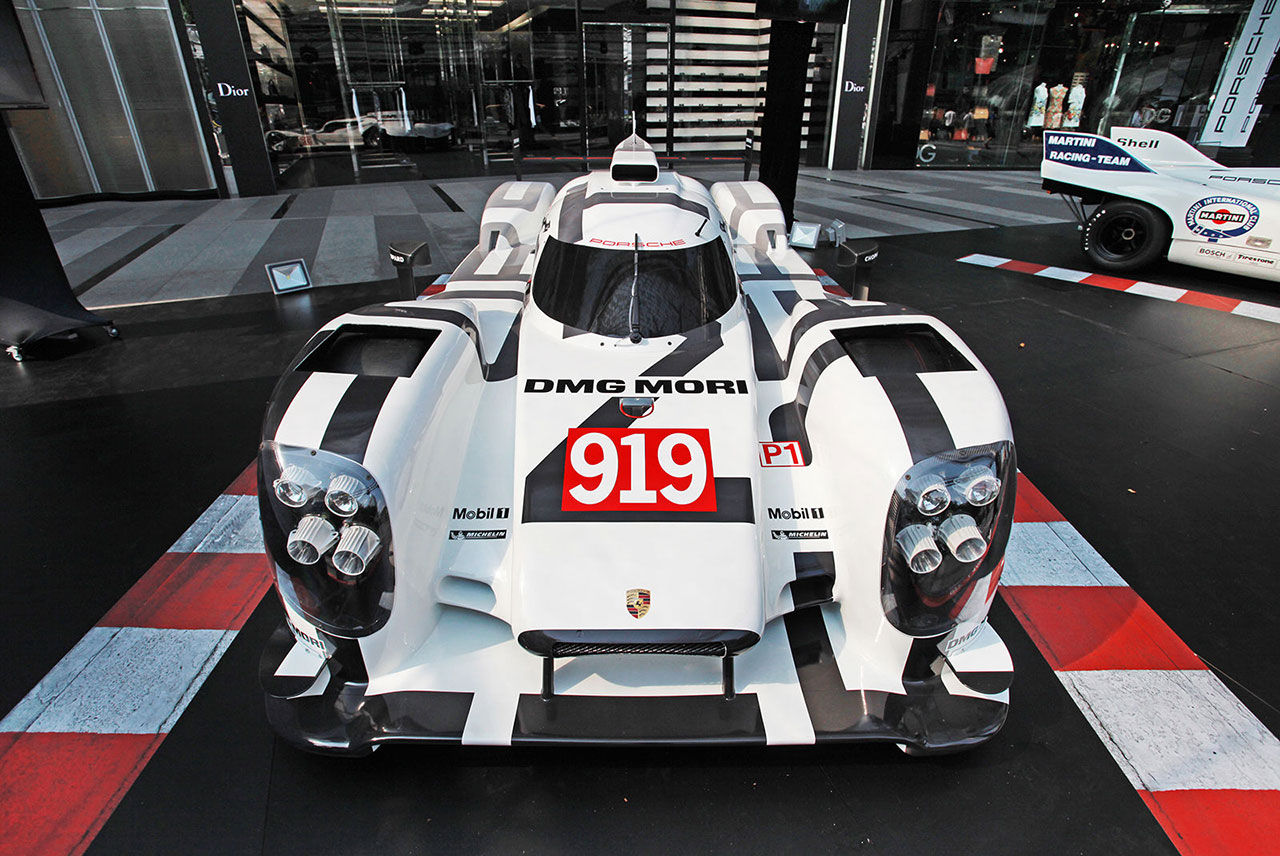 En Porsche 919 Hybrid-modell i skala 1:1