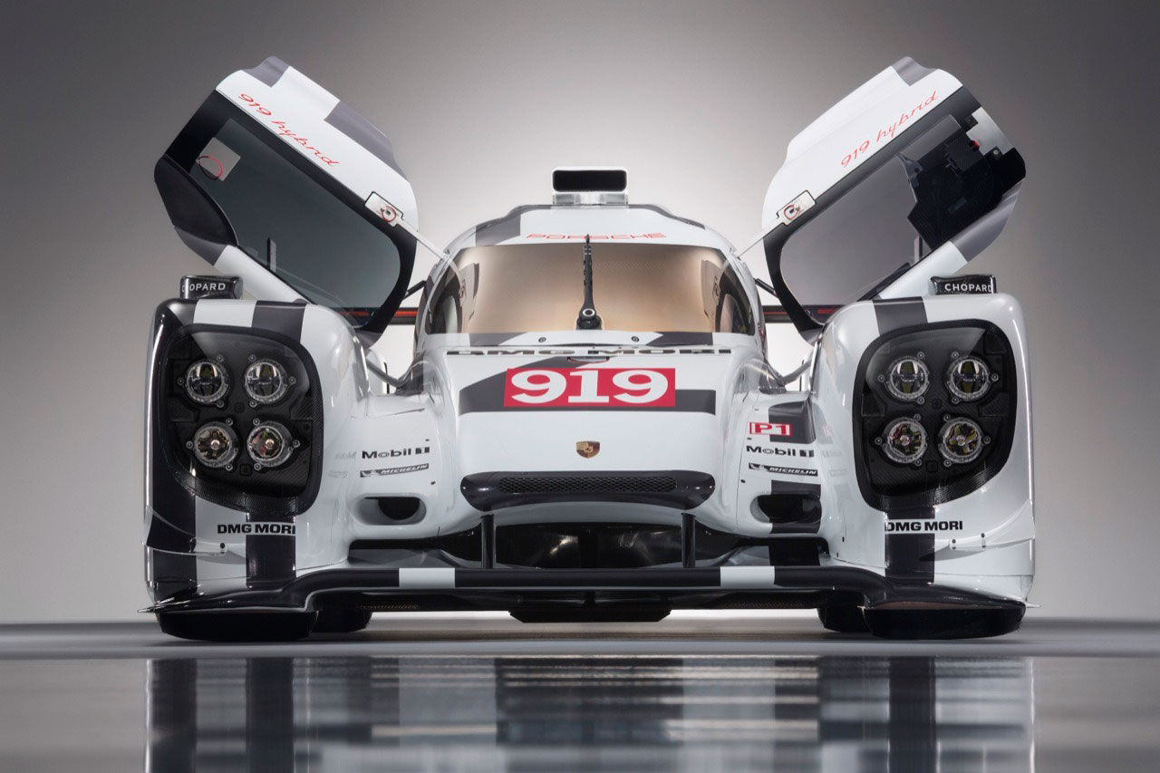 Modellen av Porsche 919 såldes för 100 000 dollar