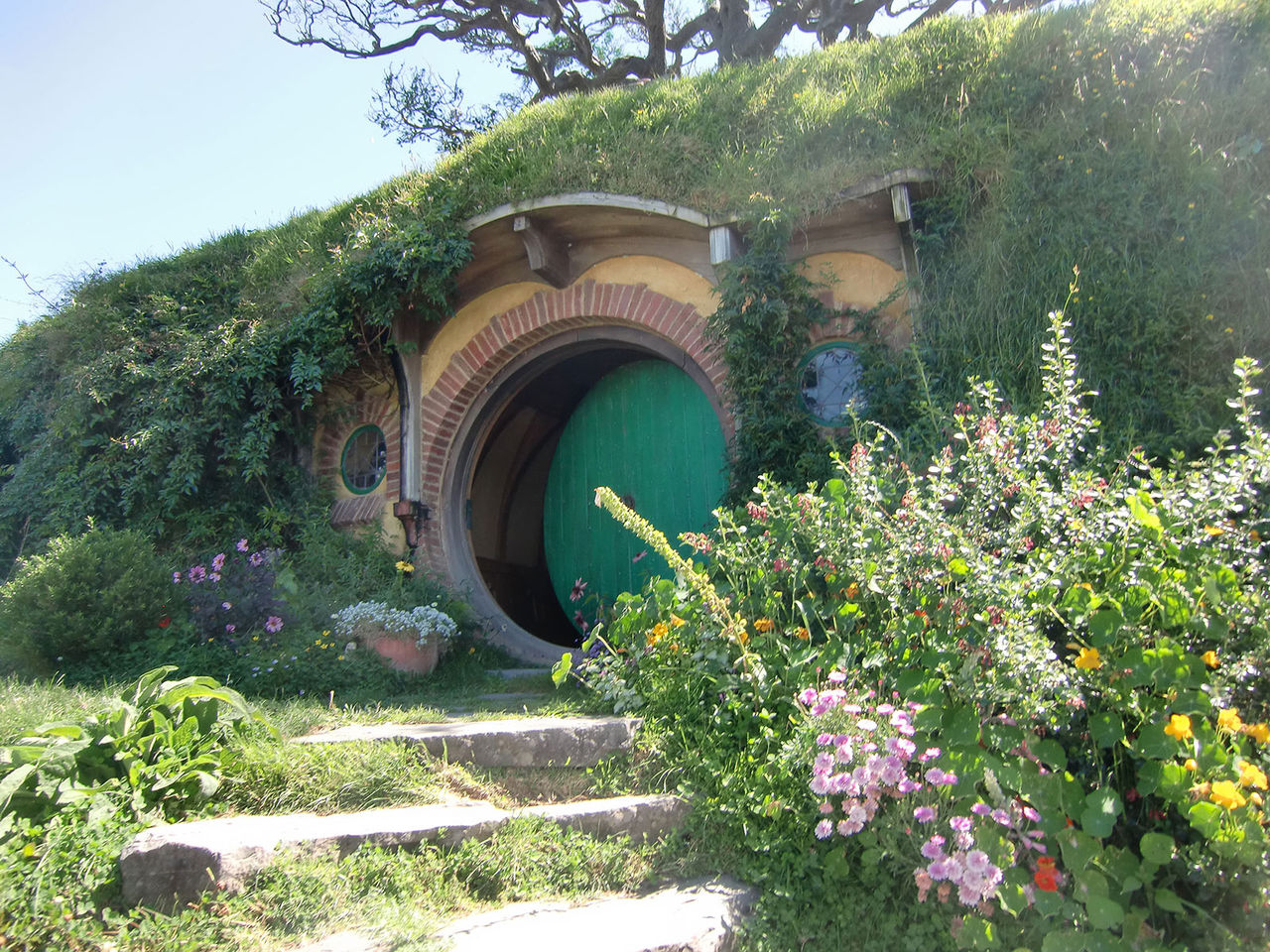 Peter Jackson bygger hobbithus i sitt eget hus