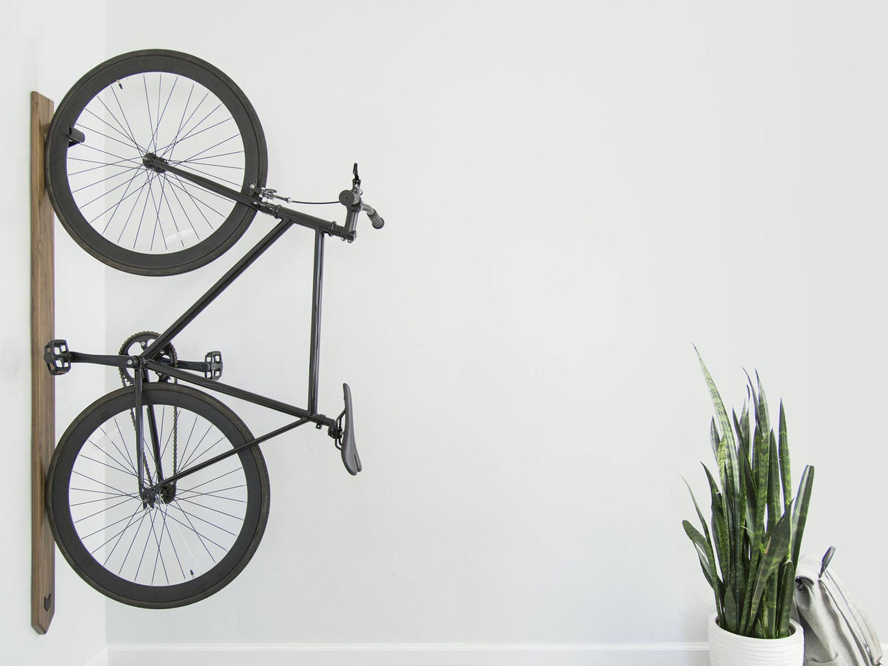 Minimalt väggställ för cykeln