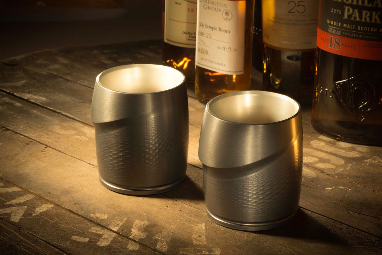 Avancerat whiskeyglas i aluminium