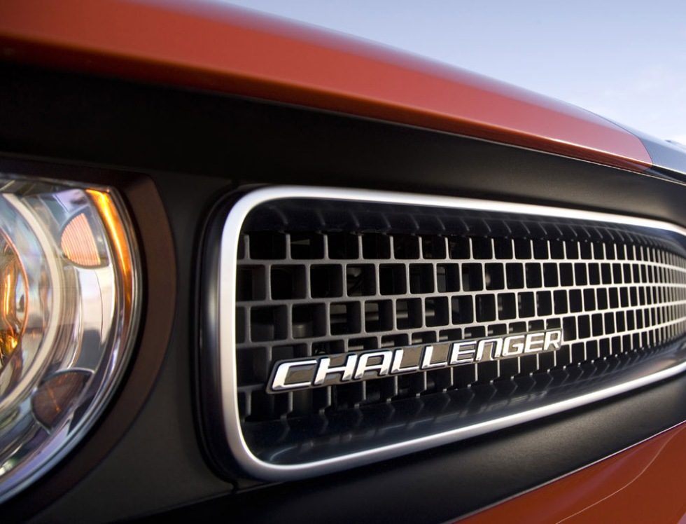 Chrysler visar delar av Challenger