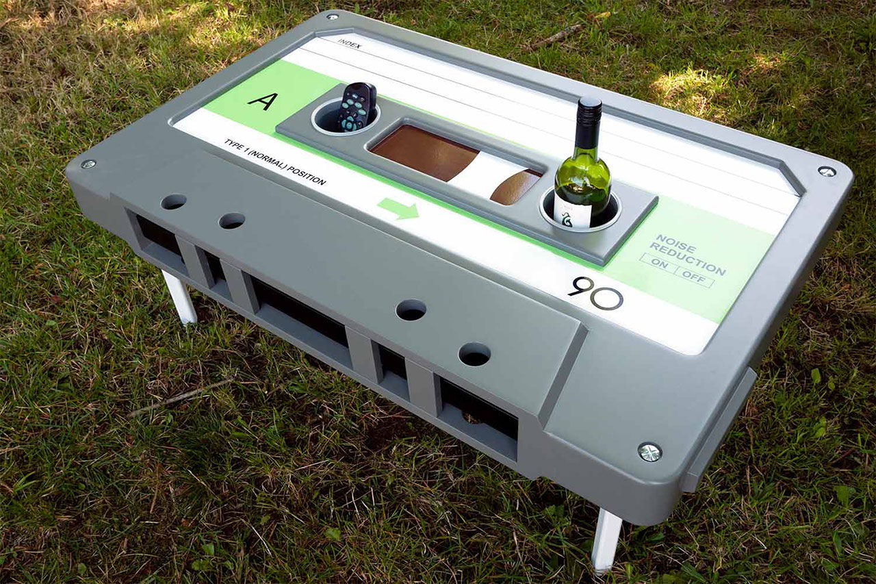 Soffbord i form av ett kassettband