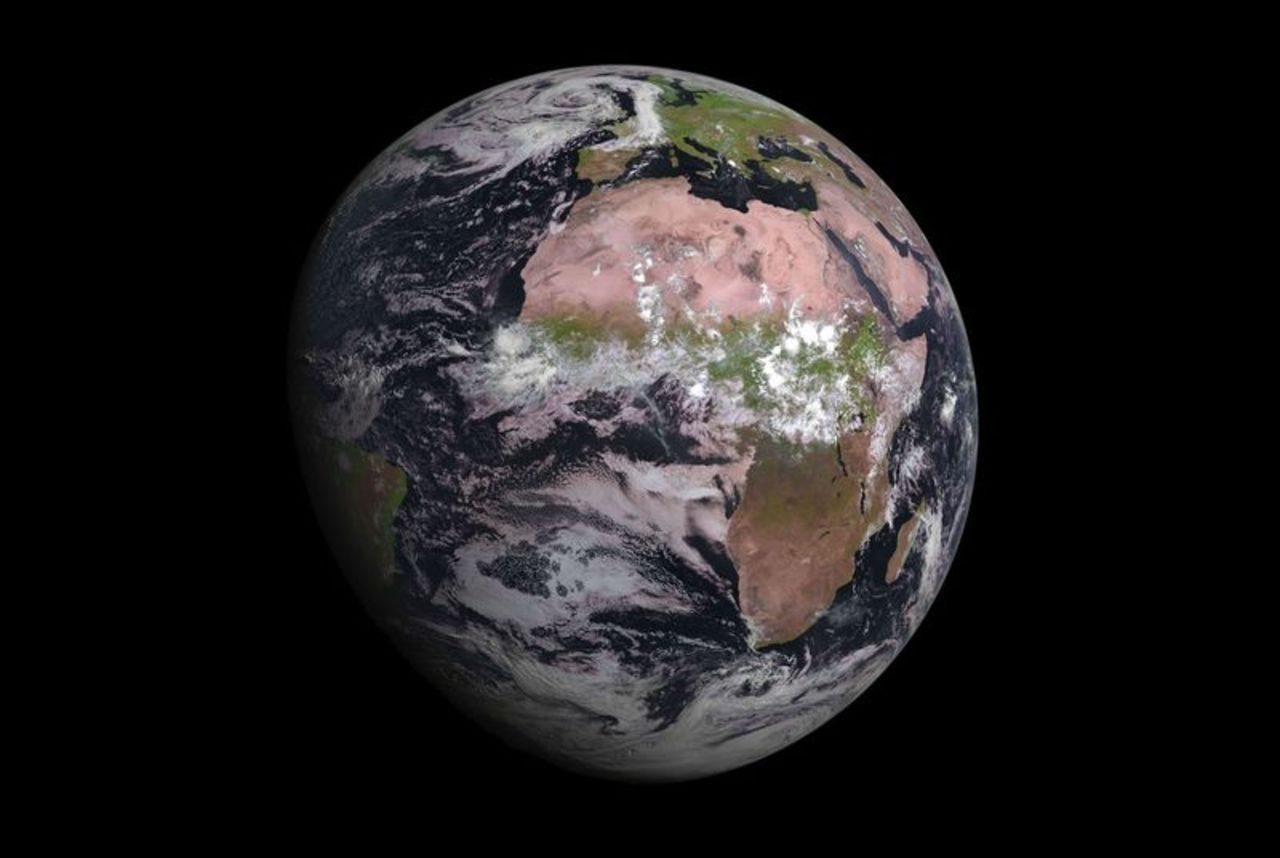 ESA:s nya vädersatellit tar första bilden på jorden