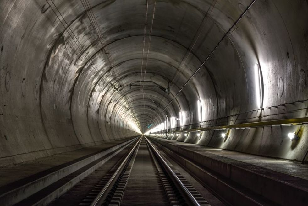 Världens längsta tunnel snart färdigbyggd