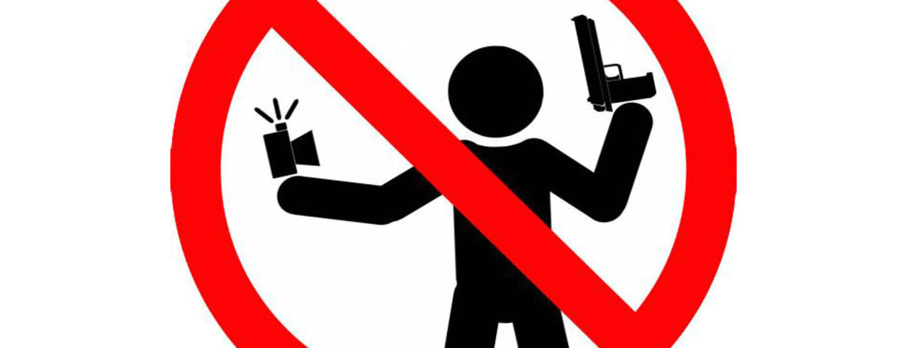 Snubbe sköt sig själv när han skulle ta en selfie med en pistol