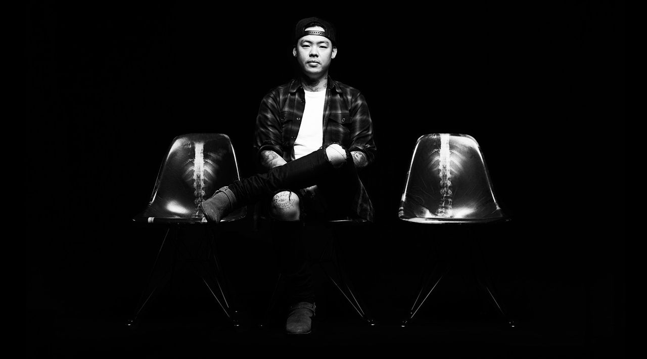 Brian Woo gör stol tillsammans med Modernica