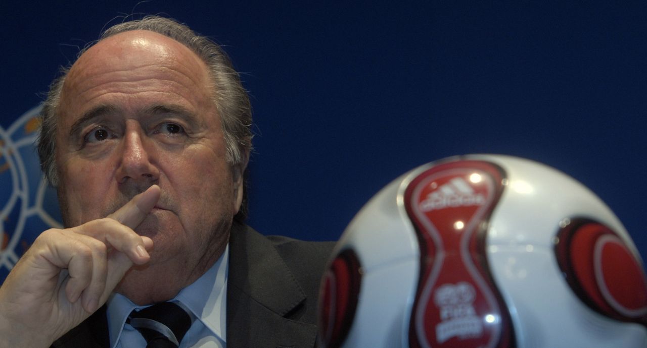 FIFA stänger av Blatter