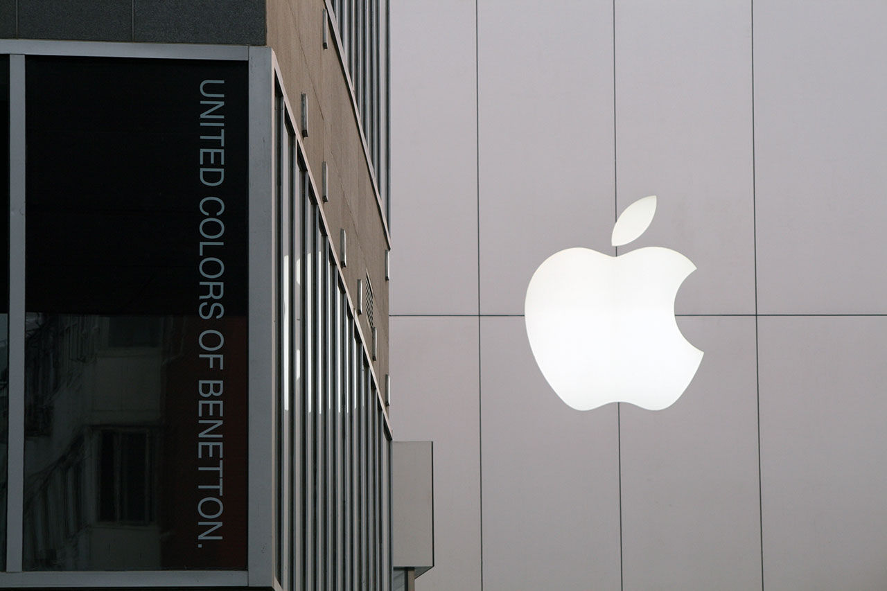 Apple fortsätter sätta rekord i intäkter och vinst