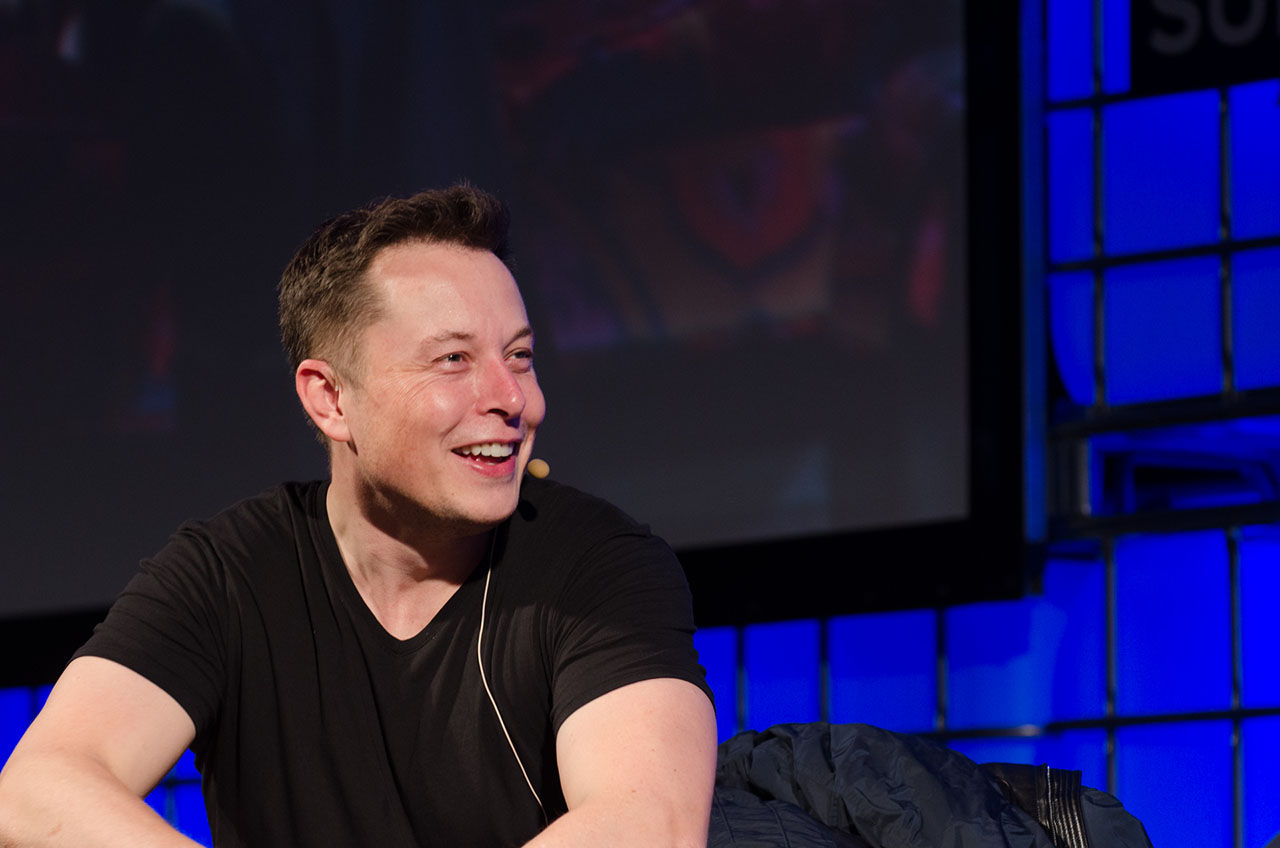 Elon Musk rädd att världskrig kan ställa till för Mars-planer
