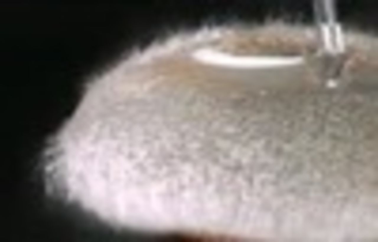 Vattenballong spricker i slow motion