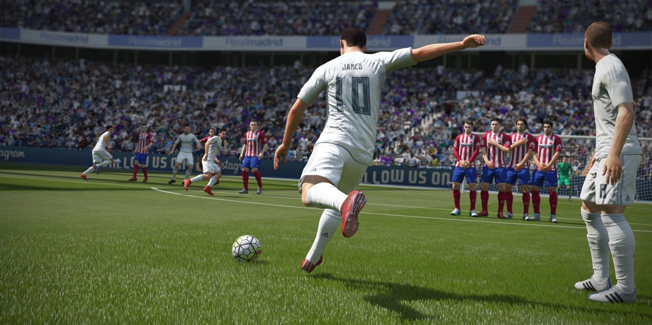 Amerikansks fotbollsspelare antar FIFA 16-utmaning