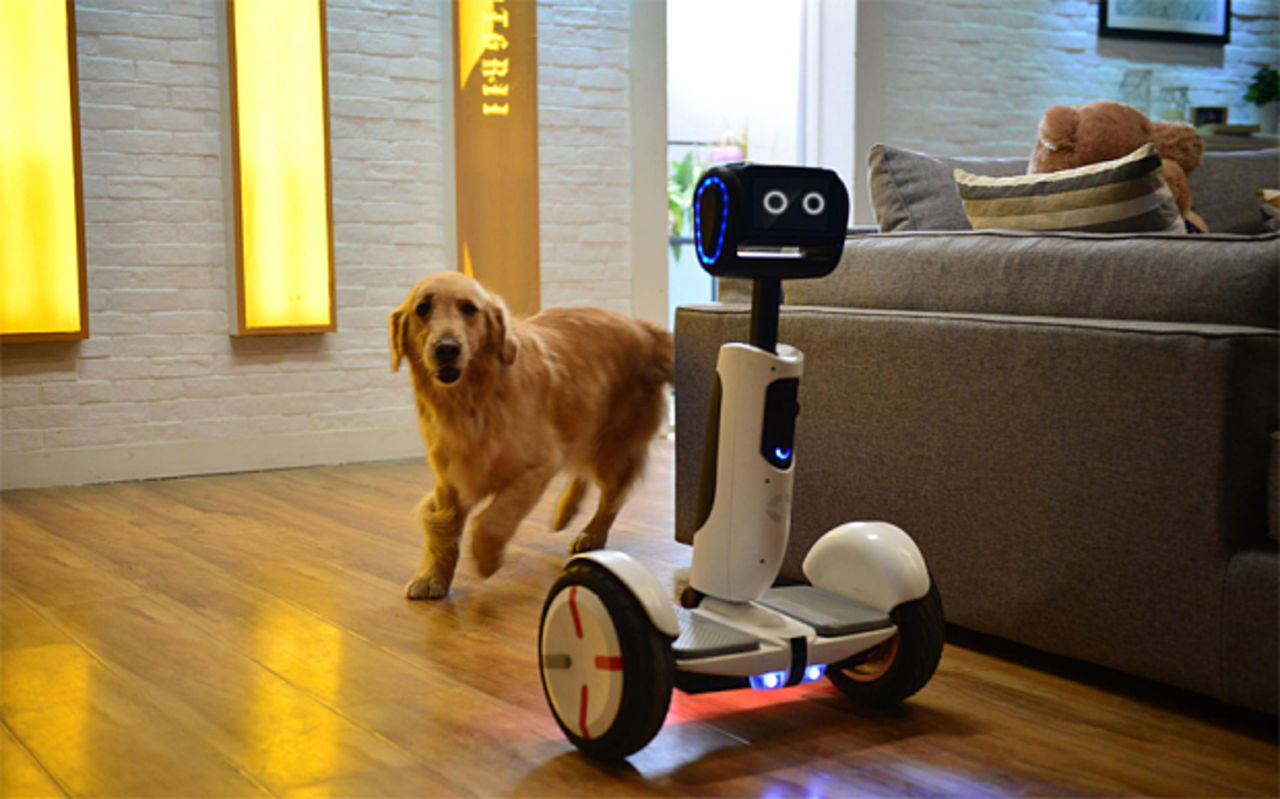 Ninebot Segway visar robot på CES