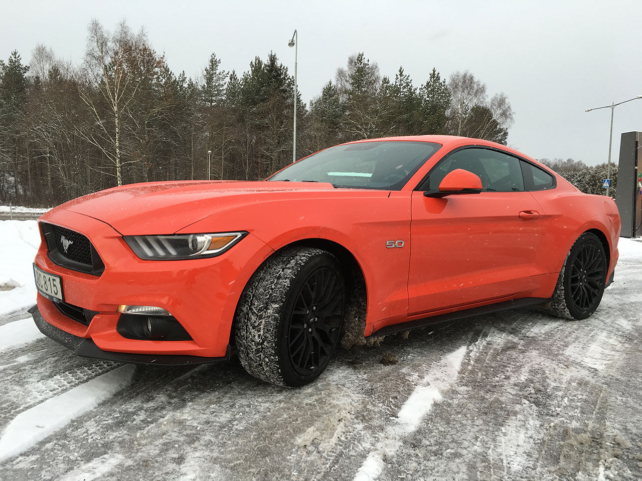 Sladd i slasket med muskelbil