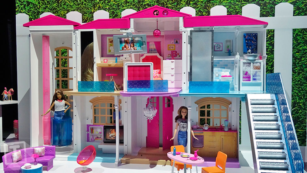 Barbie hoppar på smarta hemmet-vågen