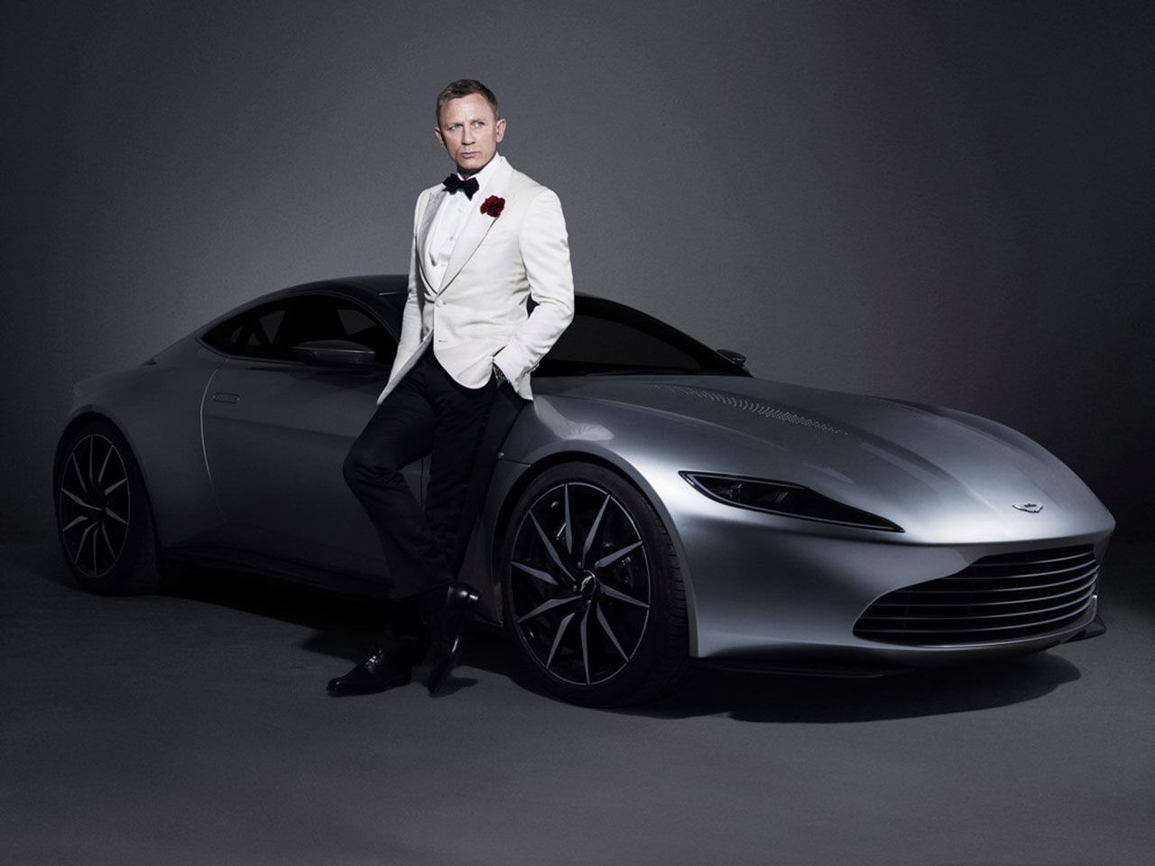 En Aston Martin DB10 gick för 2,4 miljoner pund