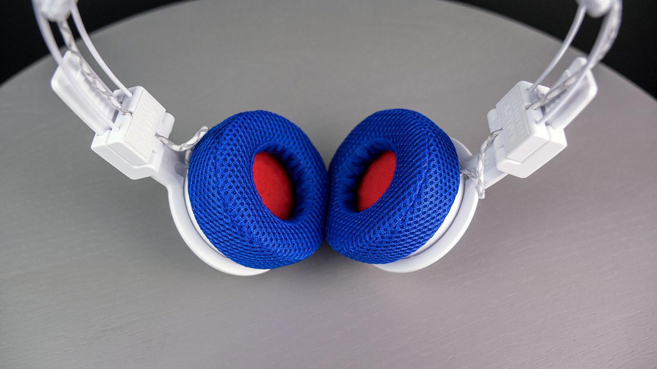 Urbanears hellas как подключить к телефону