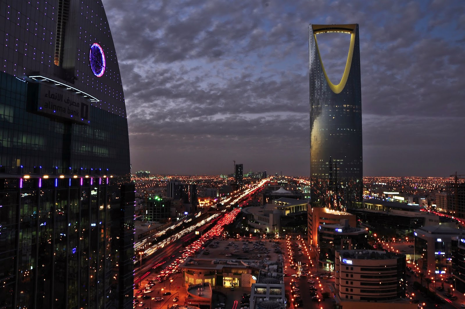 Saudier dömd till 2.000 piskrapp och 10 års fängelse för tweets. Stay