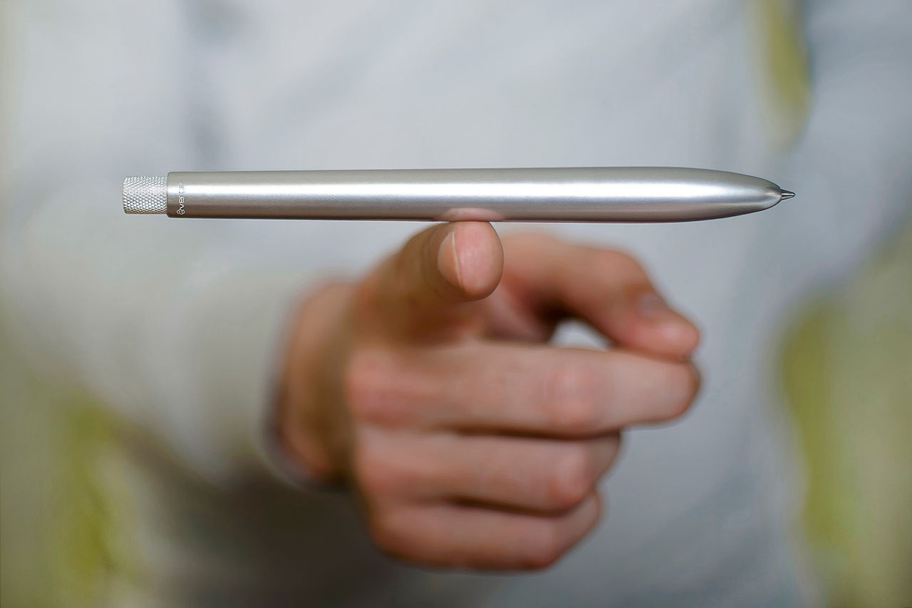 Minimalistisk penna i aluminium