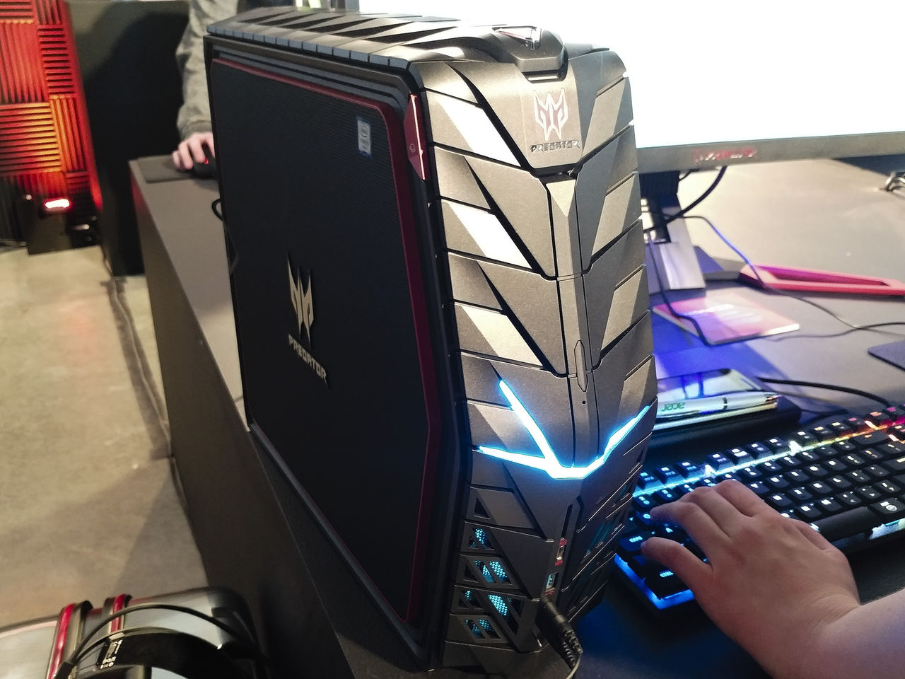 Acer spänner musklerna med Predator G1