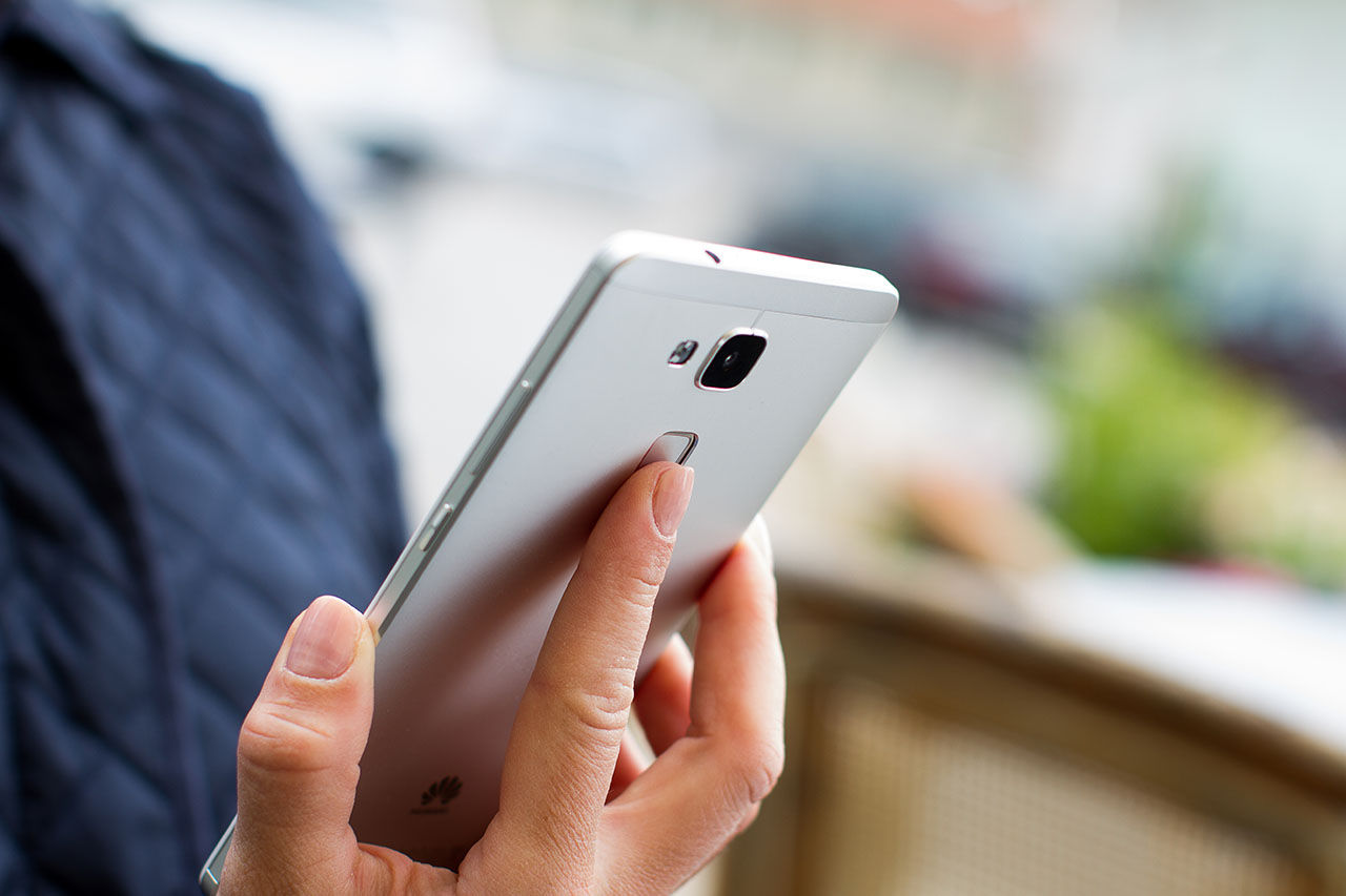 Uttråkad Reddit-användare låser upp Galaxy S7 med sin balle