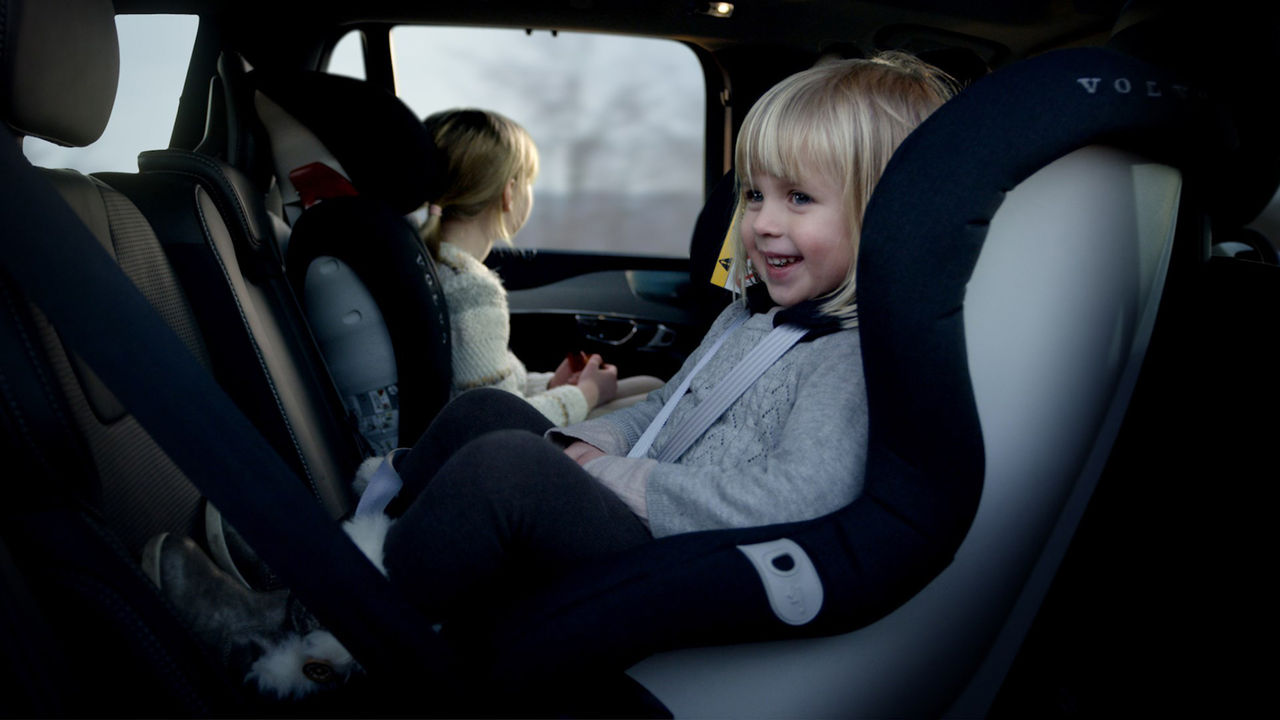 Volvo lanserar tre nya bilbarnstolar