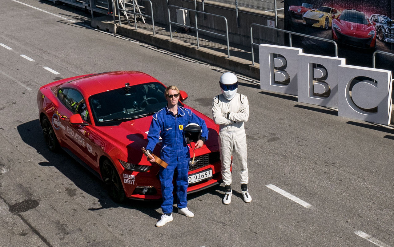 Björn Gustafsson och David Nilsson får sig en rejäl åktur med The Stig