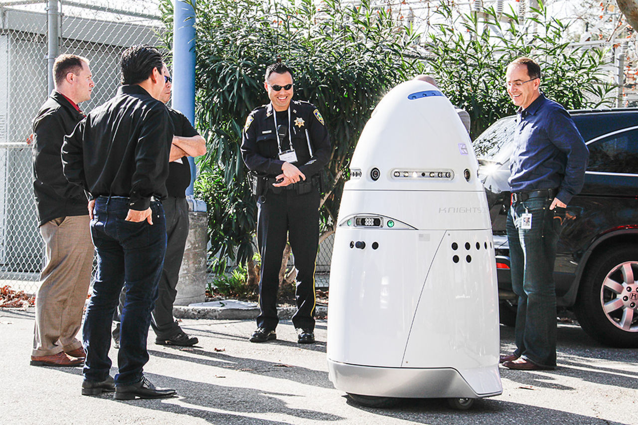 Nu har robotar börjat patrullera i amerikanska köpcentrum