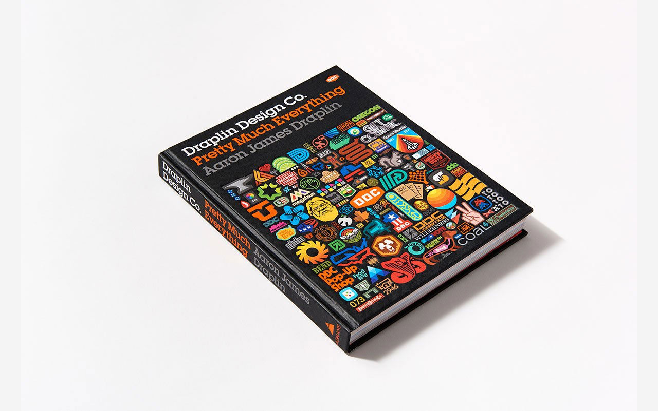 Boken med typ allt av Aaron James Draplin