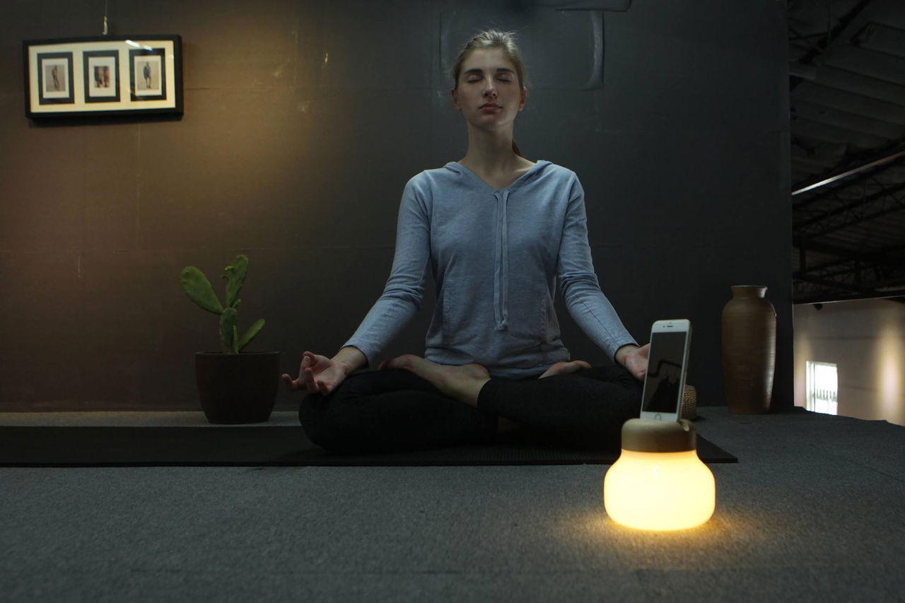 Lampan som även laddar din telefon