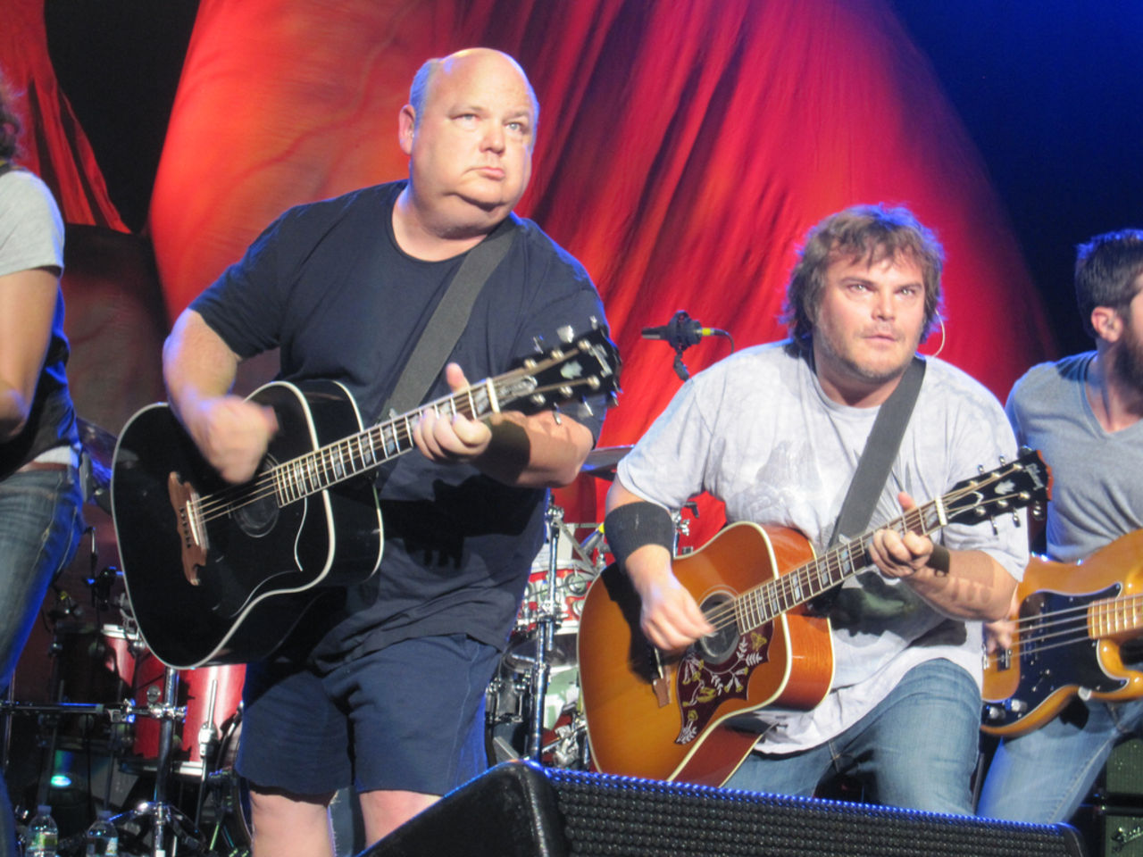 Flera kändisars twitter-konton hackade