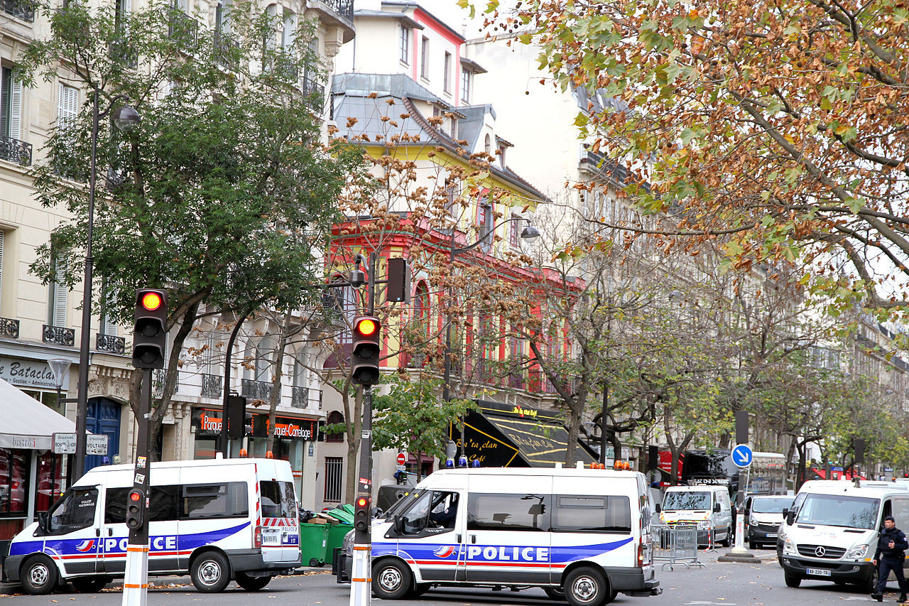 Pappan till ett av terroroffren i Paris stämmer Facebook, Twitter och Google