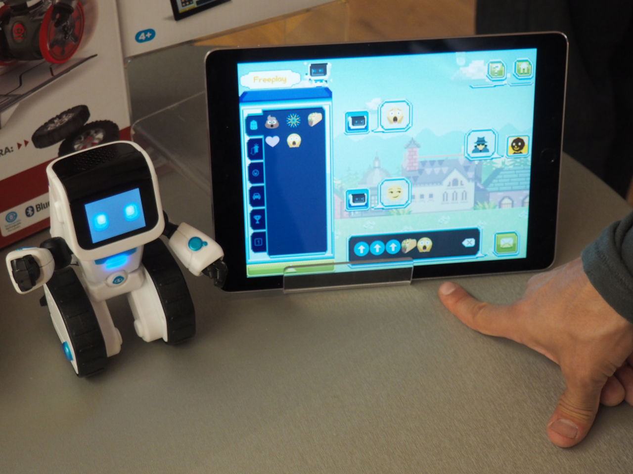 WowWee släpper roboten COJI