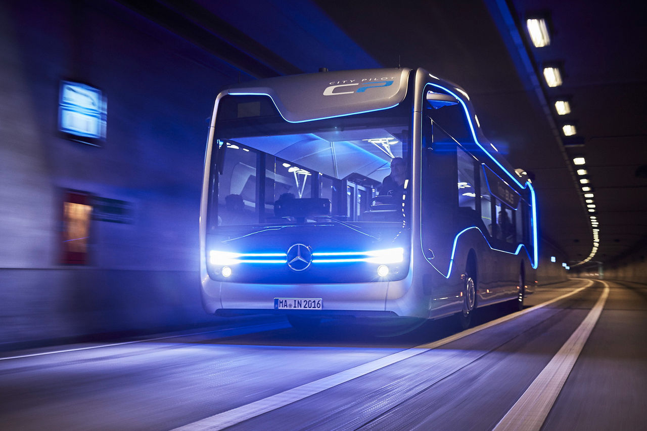 Mercedes visar framtidens buss
