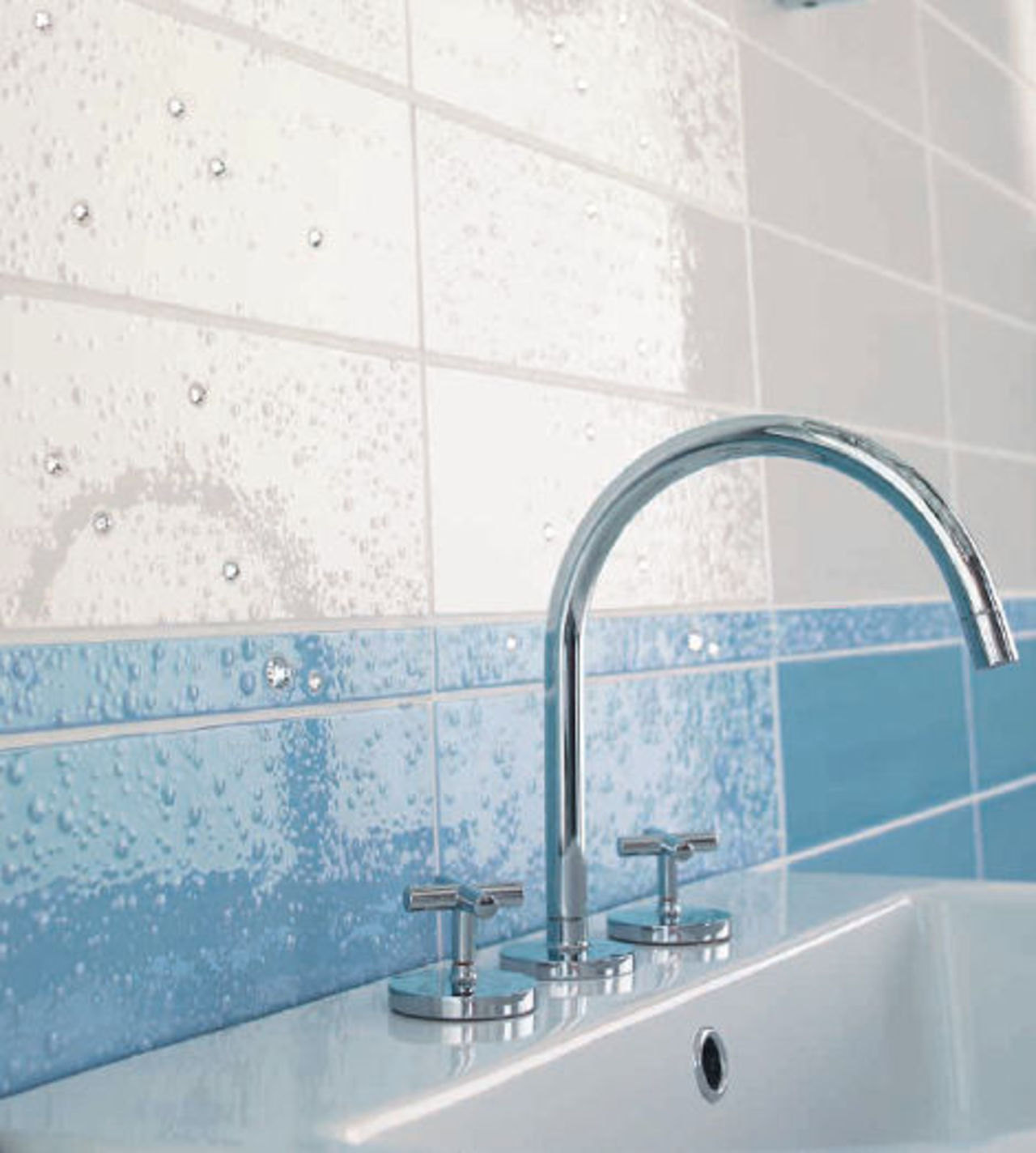 Kakel med glittrande kristaller från AlfaLux Ceramiche