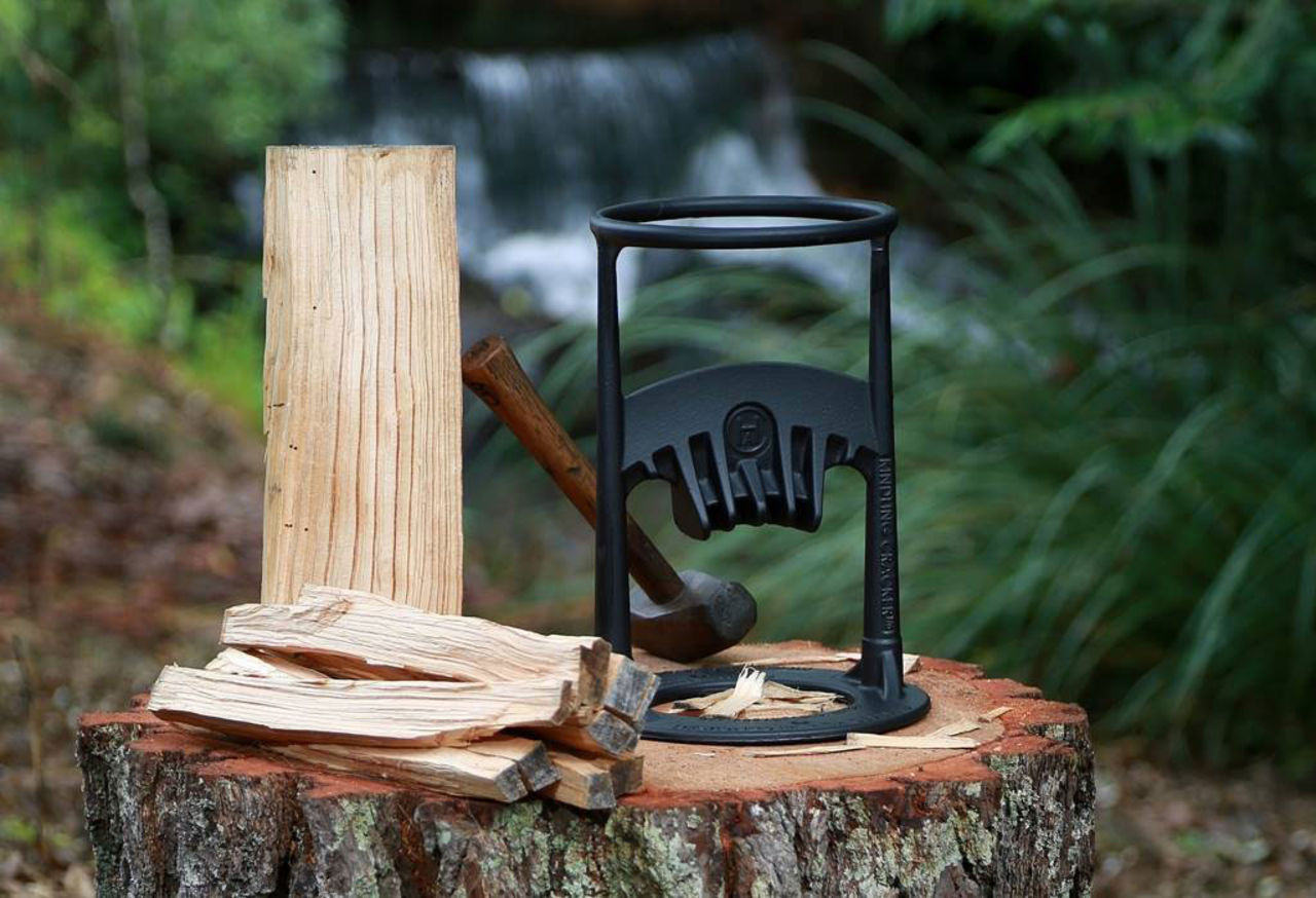 Fixa tändveden utan att hugga av fingrarna